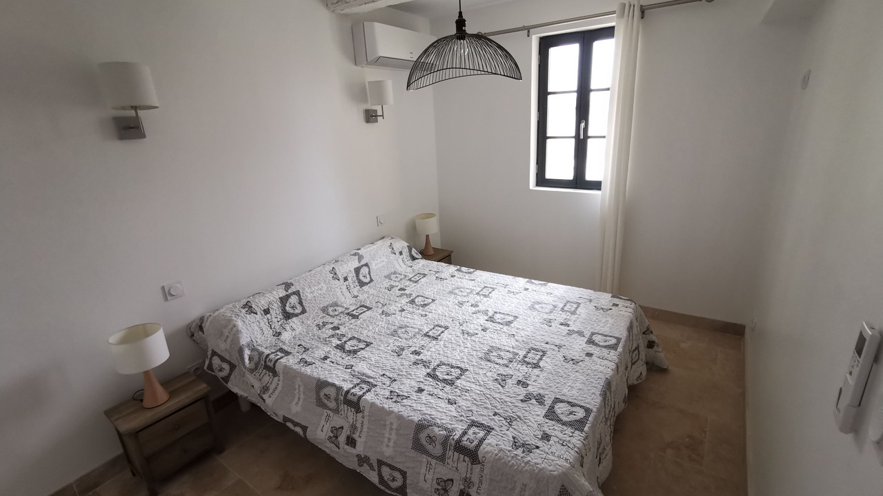 Photo of Bedroom in Le Somail