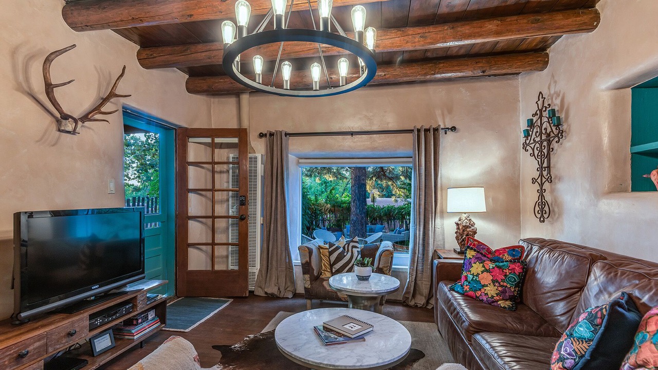 Photo of Livingroom in Historic Eastside