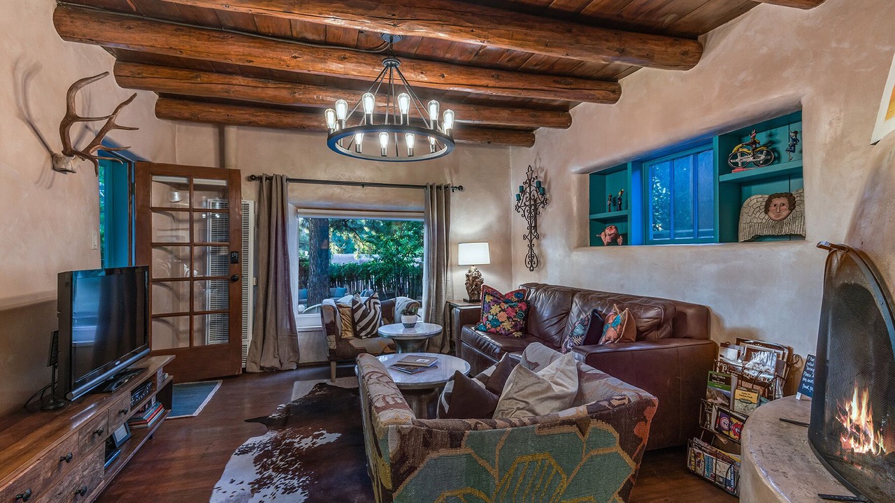 Photo of Livingroom in Historic Eastside