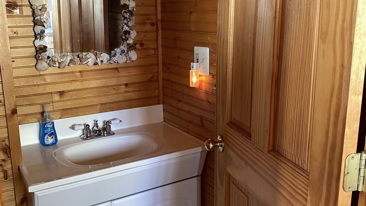 Photo of Bathroom in Applegate