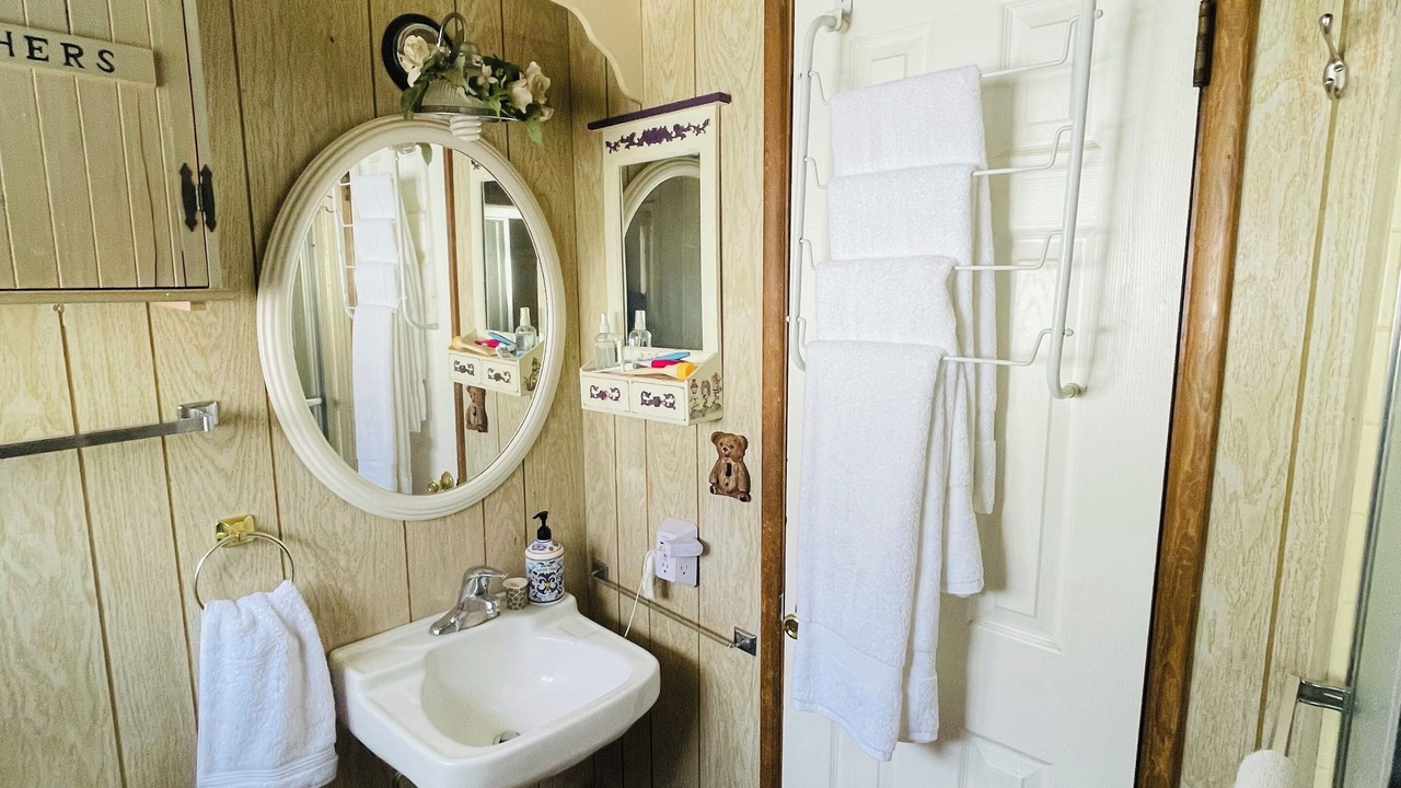 Photo of Bathroom in Upper Moonridge