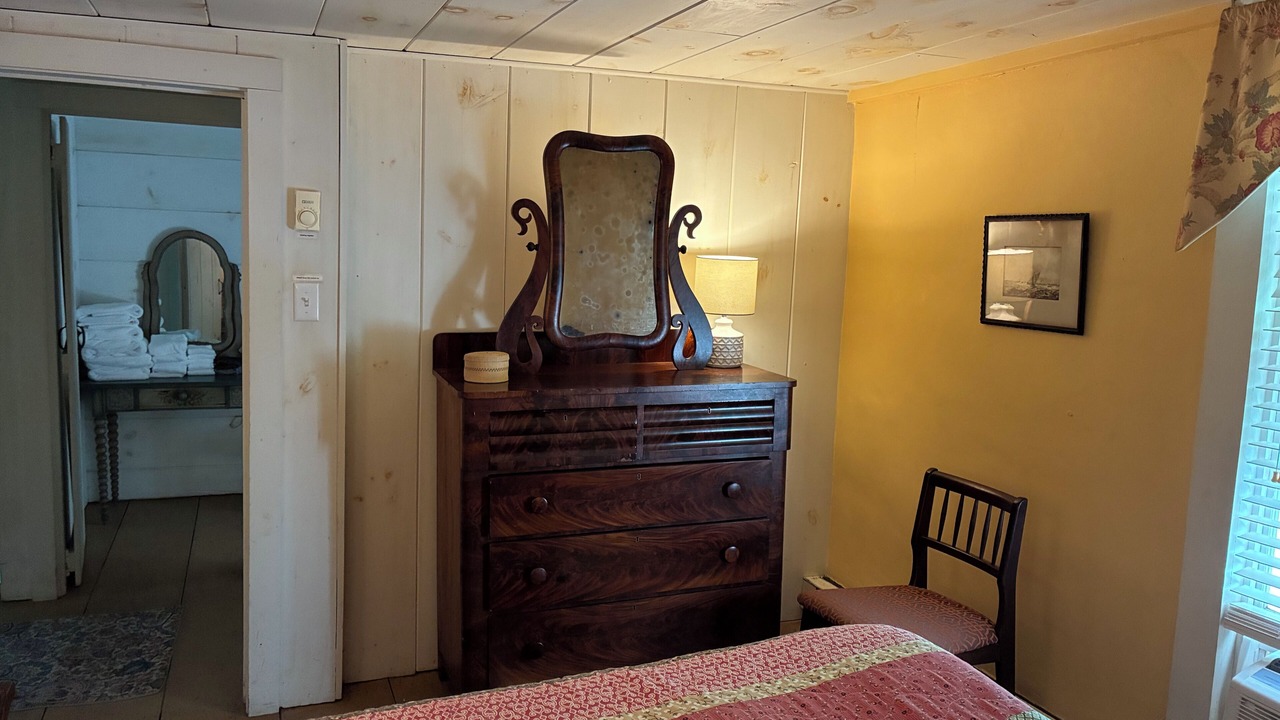 Photo of Bedroom in Warm Springs