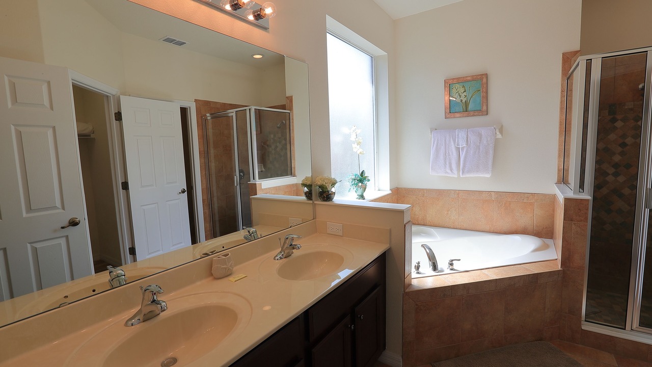 Photo of Bathroom in Watersong