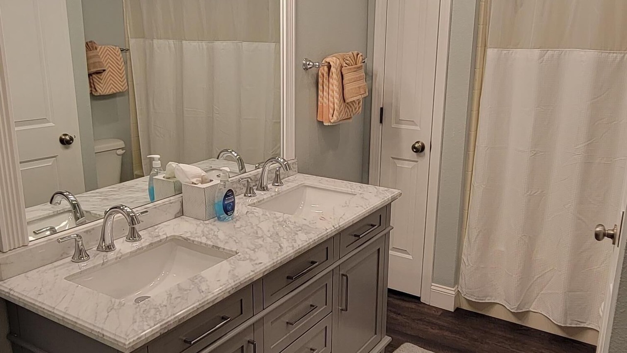 Photo of Others in Hollister