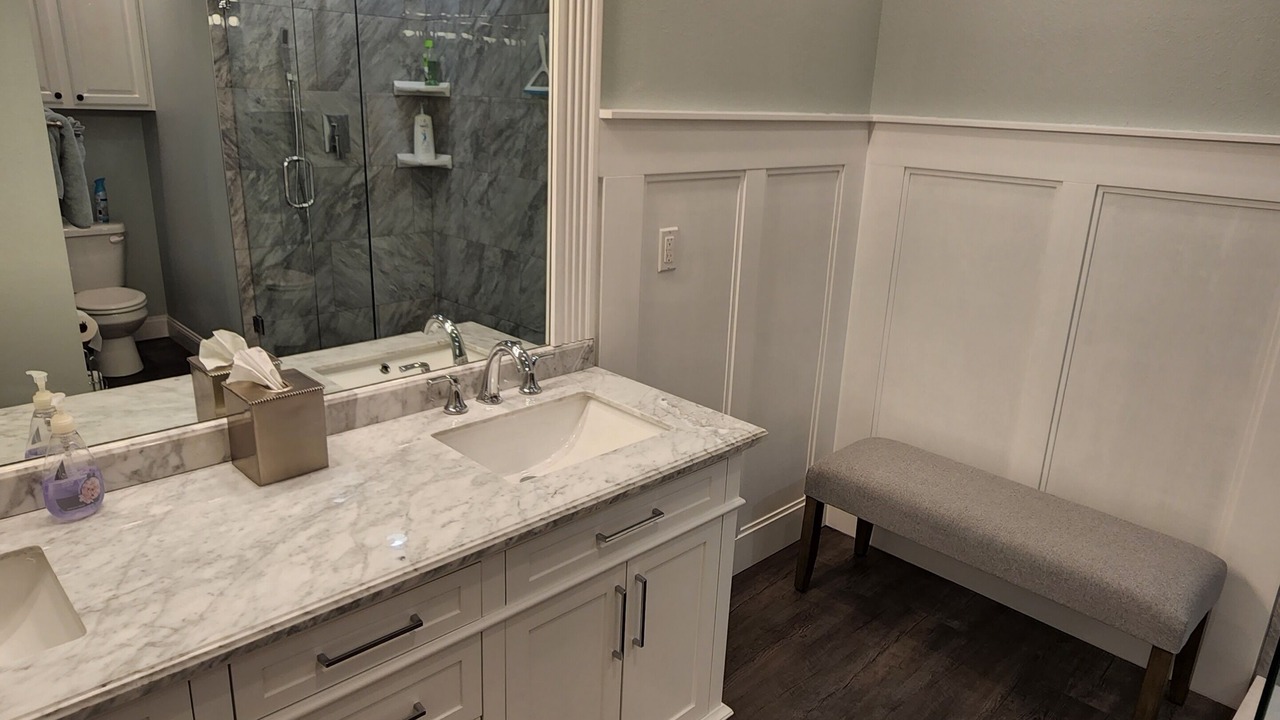 Photo of Others in Hollister