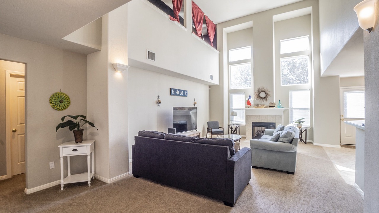 Photo of Livingroom in Chandler Creek