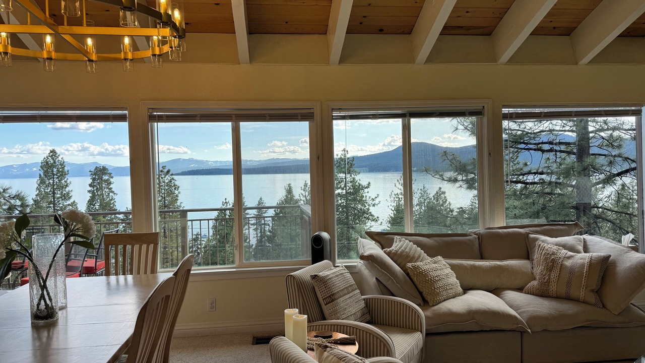 Photo of Livingroom in Brockway