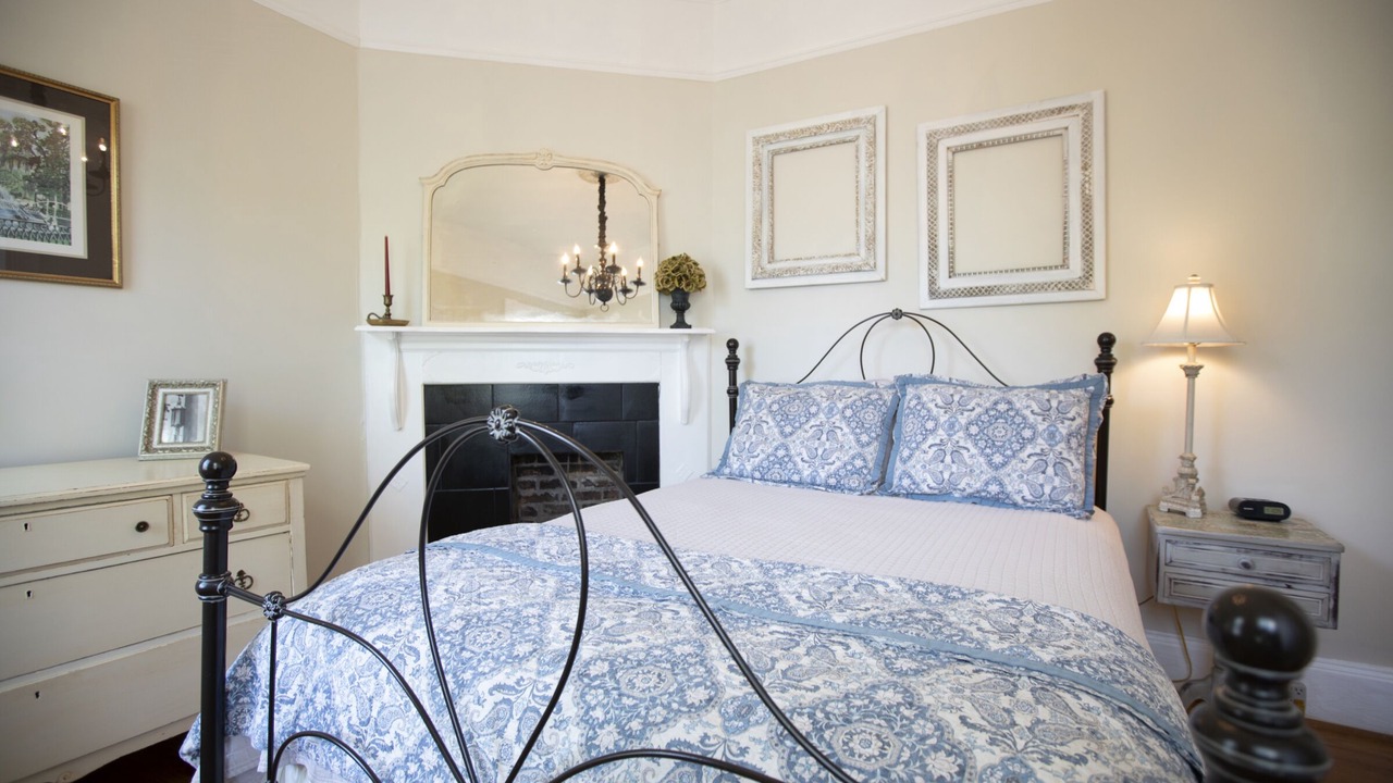 Photo of Livingroom in Historic District - North