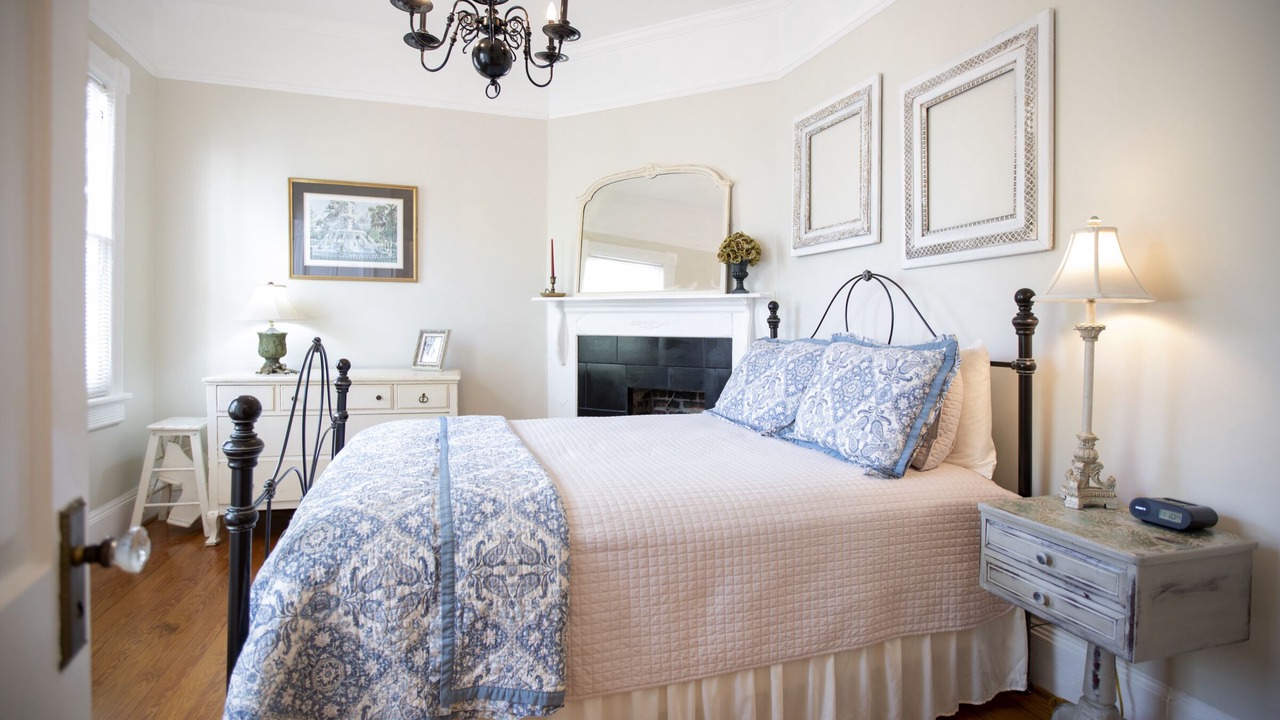 Photo of Bedroom in Historic District - North