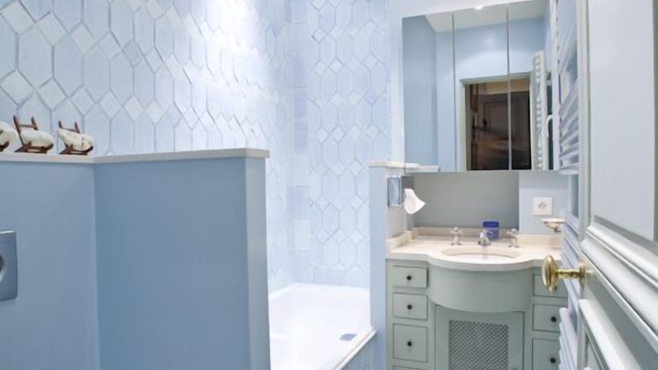 Photo of Bathroom in 8th Arrondissement
