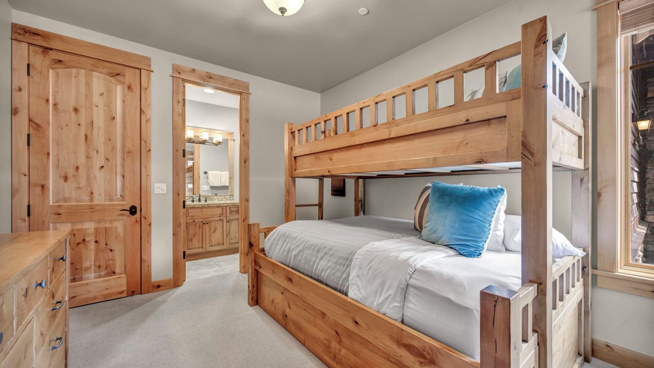 Photo of Bedroom in Ponderosa Palisades