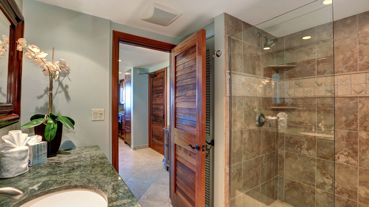 Photo of Bathroom in Kaanapali