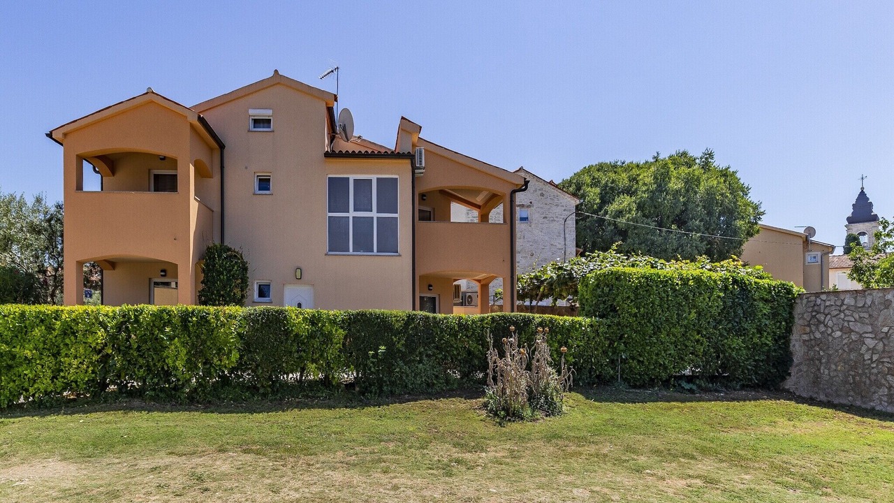 Photo of Outdoor in Peroj