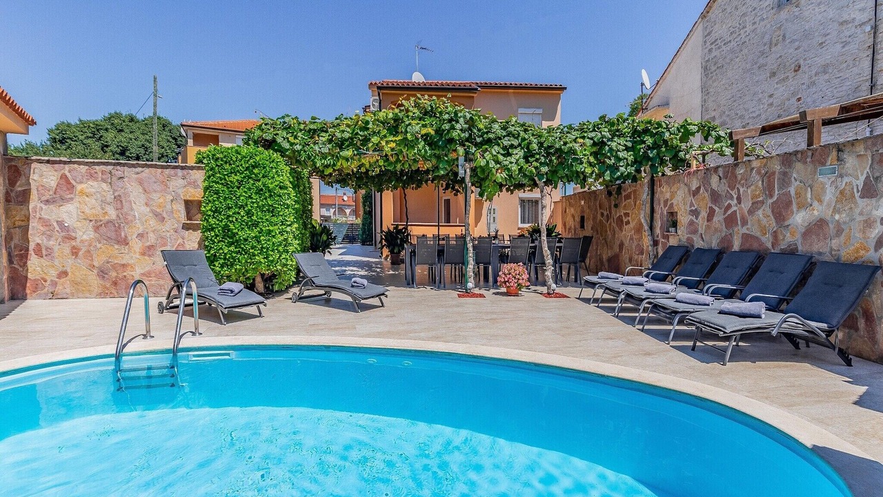 Photo of Outdoor in Peroj