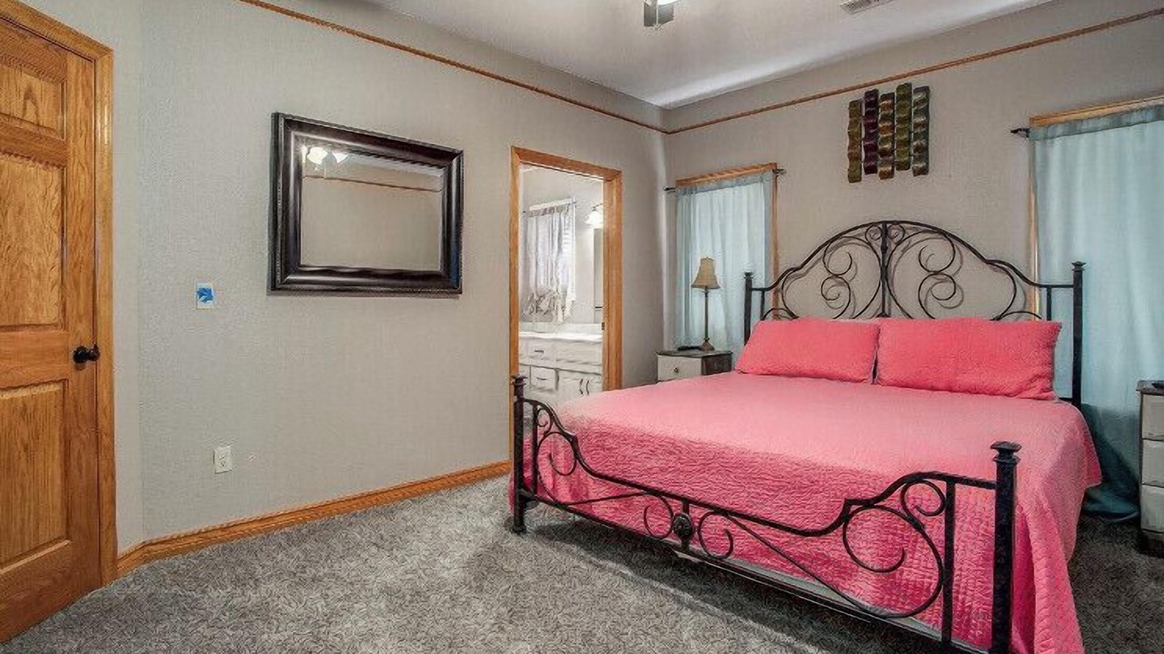 Photo of Bedroom in Greenwood