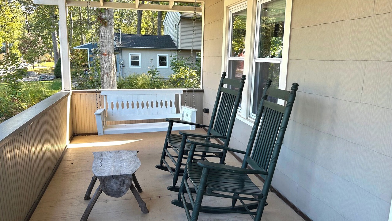 Photo of Patio Balcony in Moon Lake Cottages