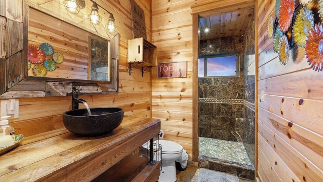 Photo of Bathroom in Broken Bow