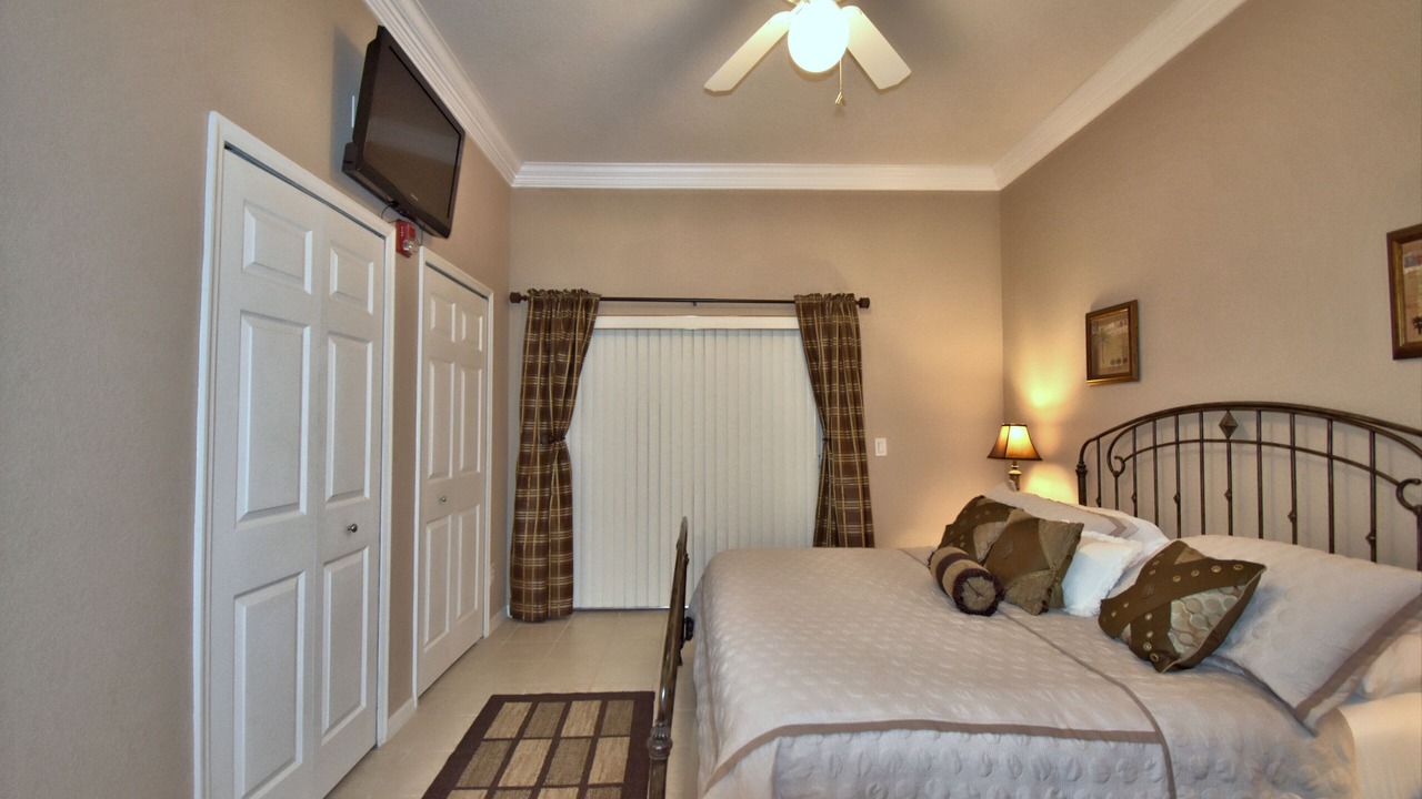 Photo of Bedroom in Bahama Bay