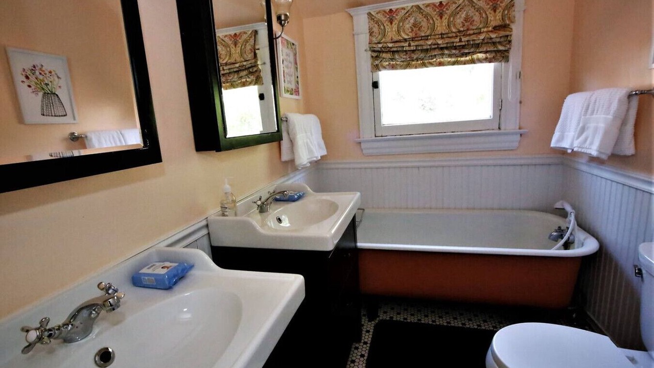 Photo of Bathroom in Old North End