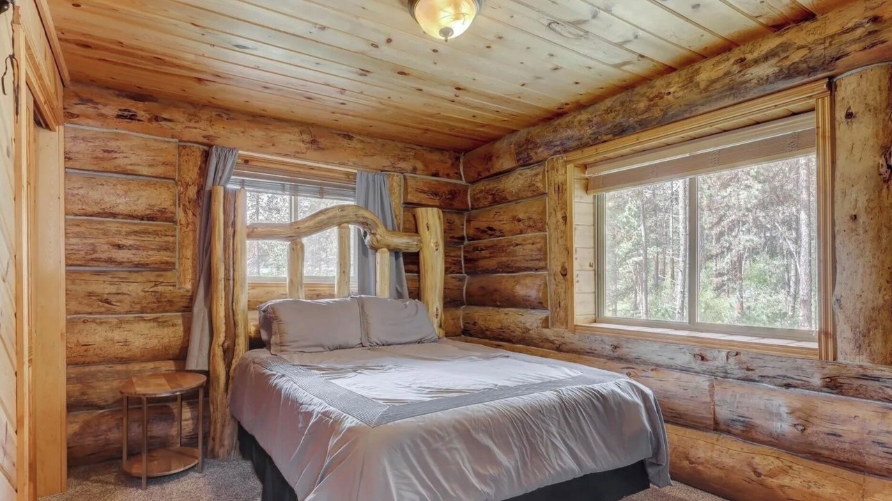 Photo of Bedroom in Garden Valley