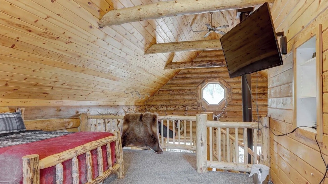 Photo of Bedroom in Garden Valley