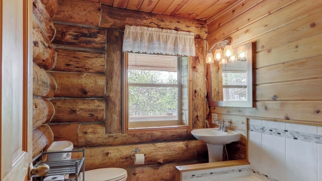 Photo of Bathroom in Garden Valley