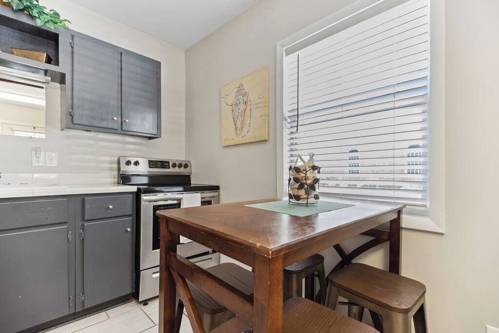 Photo of Others in Saint Simons Heights