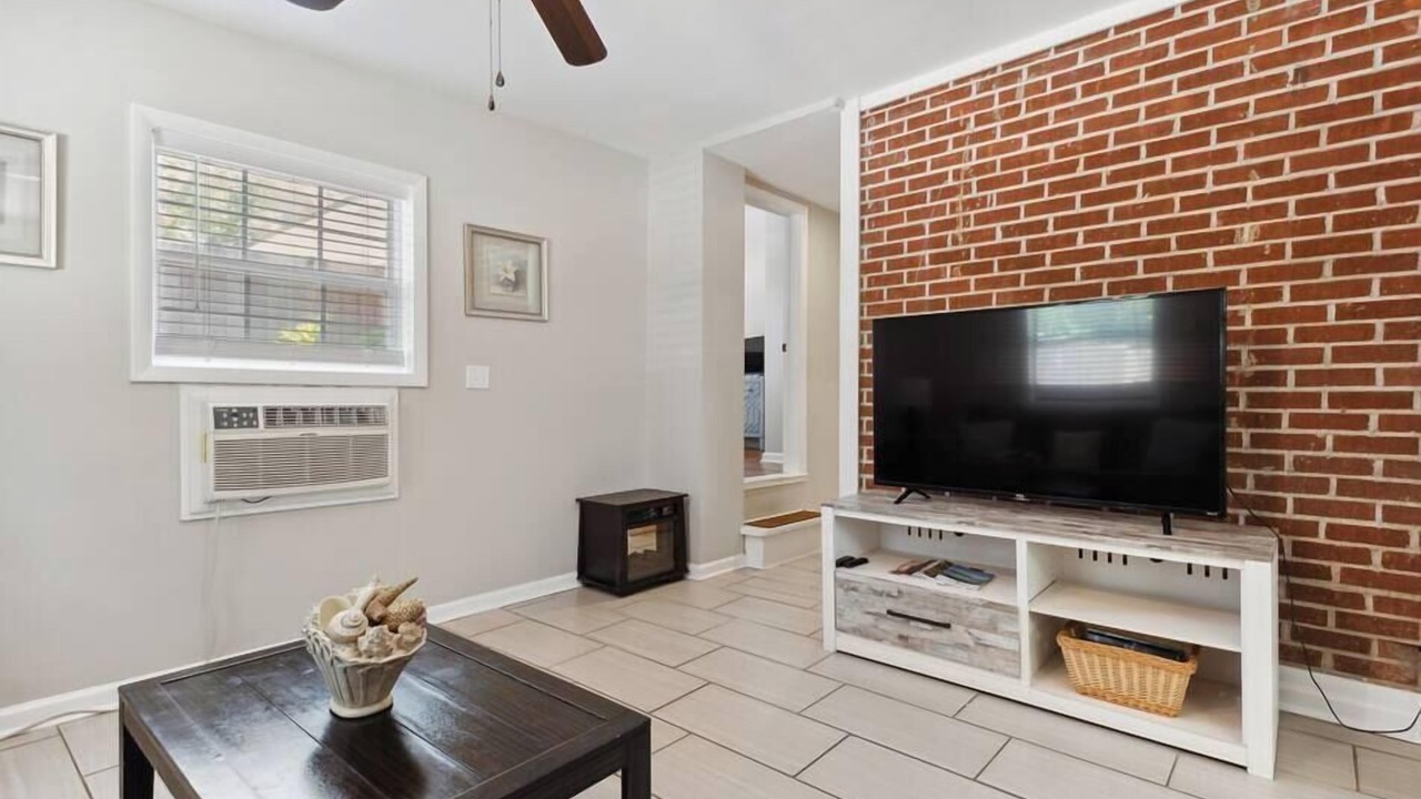 Photo of Livingroom in Saint Simons Heights