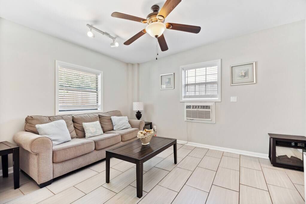 Photo of Livingroom in Saint Simons Heights