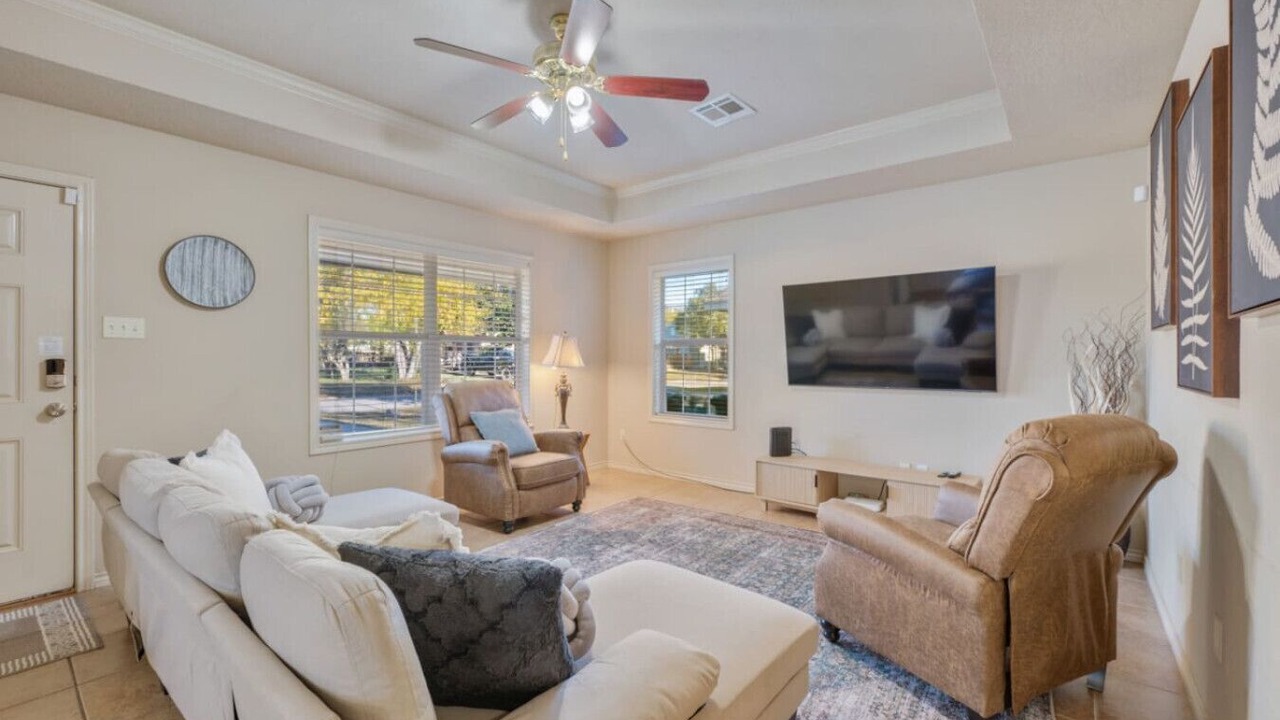 Photo of Livingroom in College Station