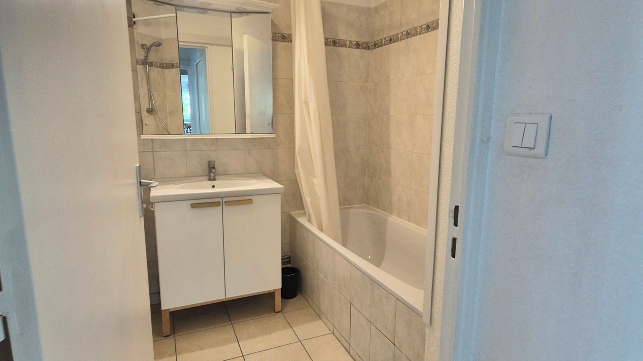 Photo of Bathroom in Antigone