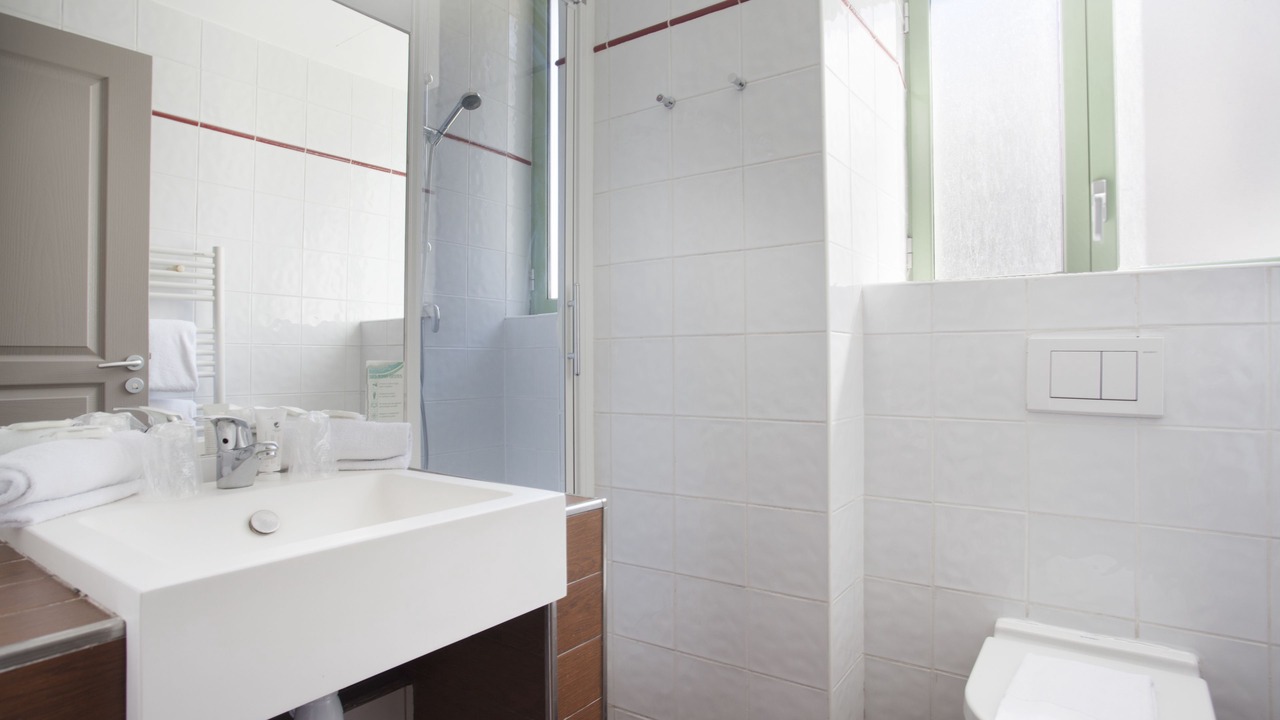 Photo of Bathroom in Gambetta