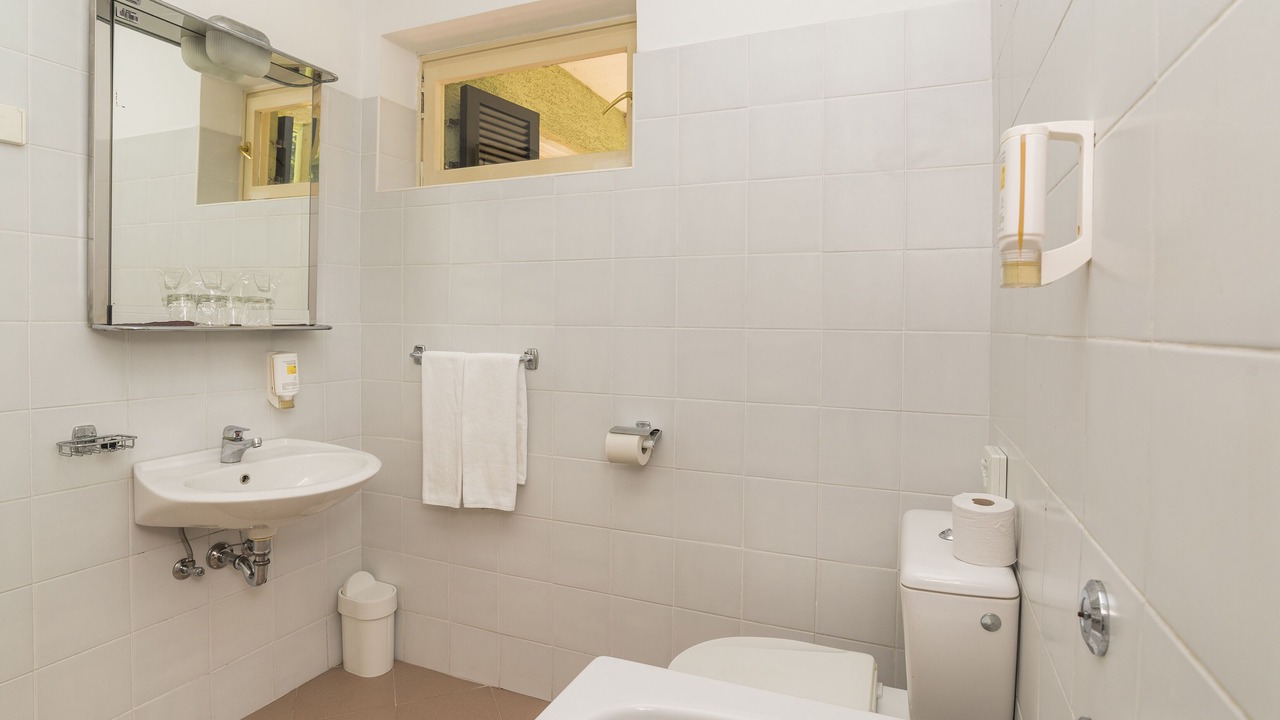 Photo of Bathroom in Katoro