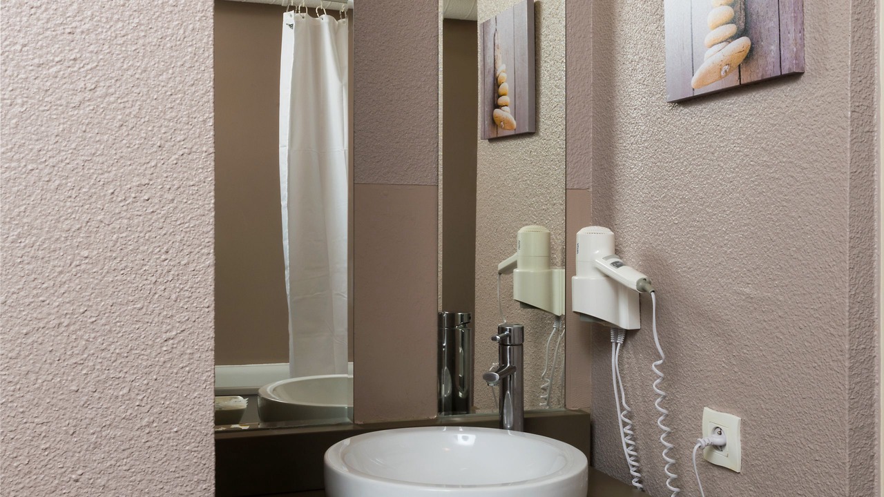 Photo of Bathroom in Talence