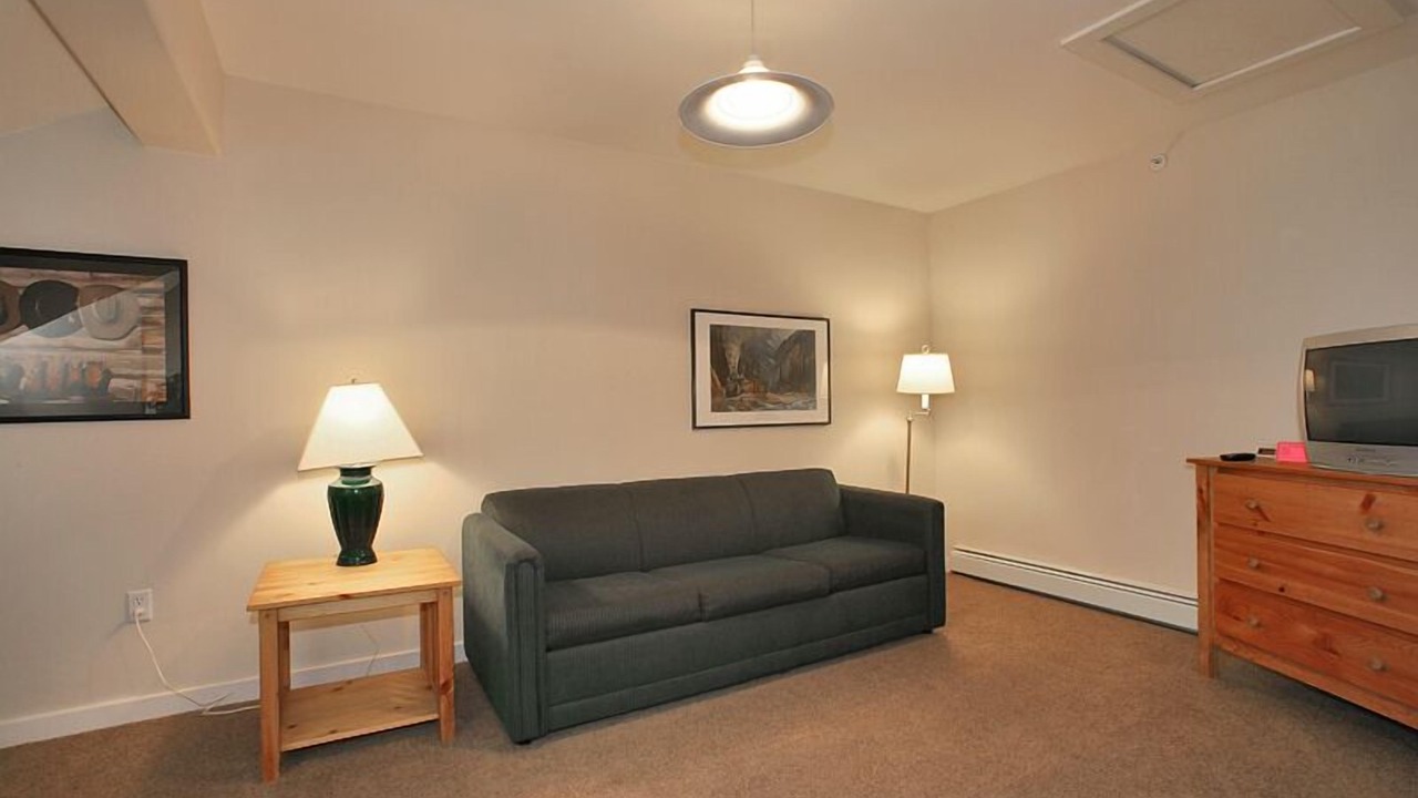 Photo of Bedroom in Summit Cove