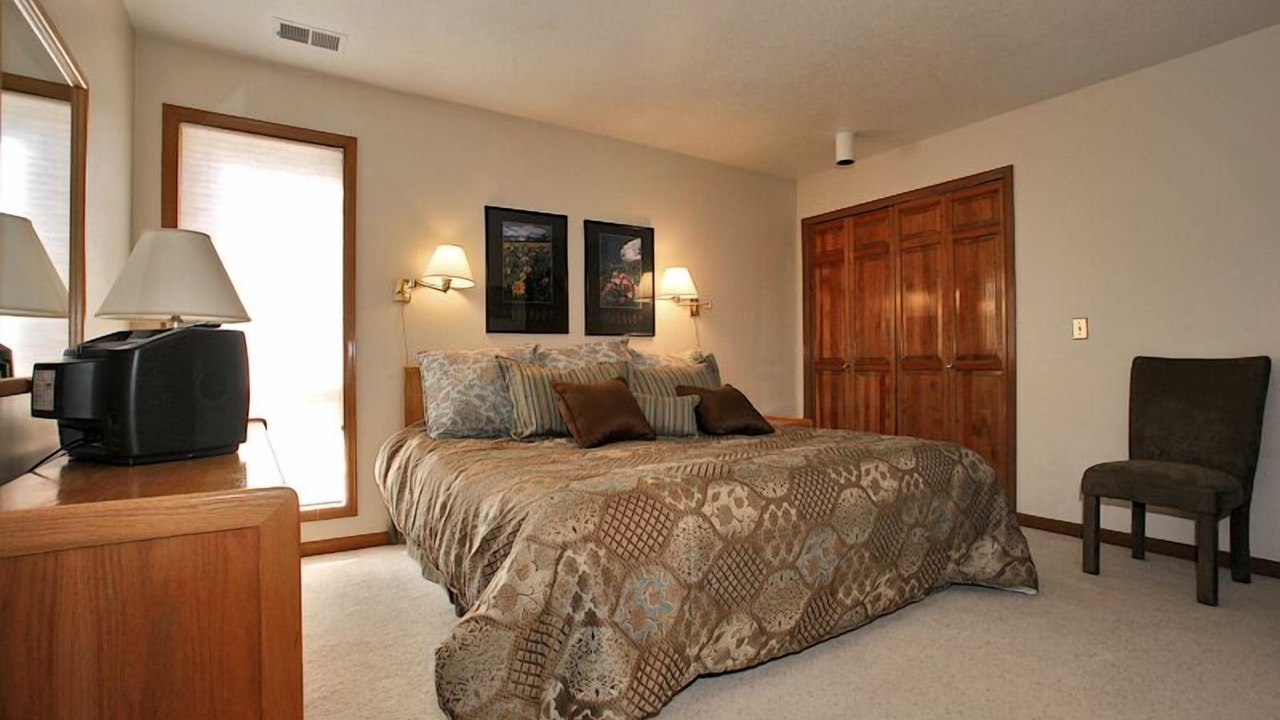 Photo of Bedroom in Summit Cove