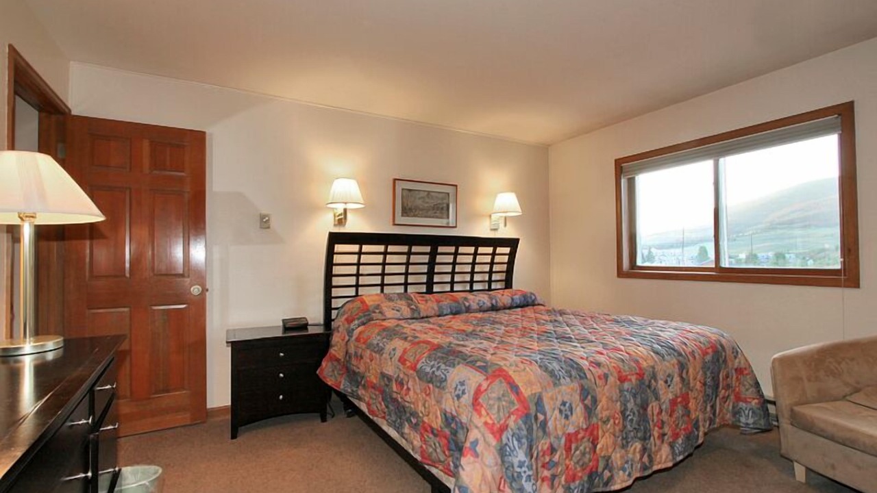 Photo of Bedroom in Summit Cove