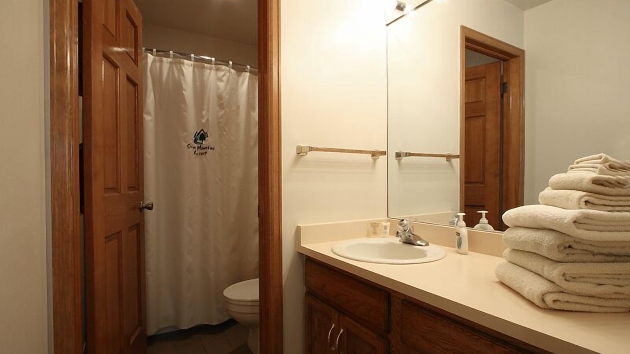 Photo of Bathroom in Summit Cove