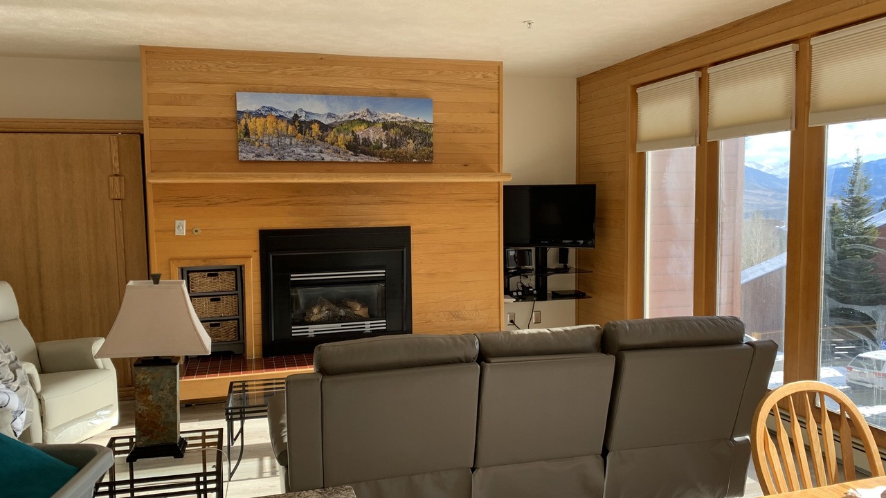 Photo of Livingroom in Summit Cove