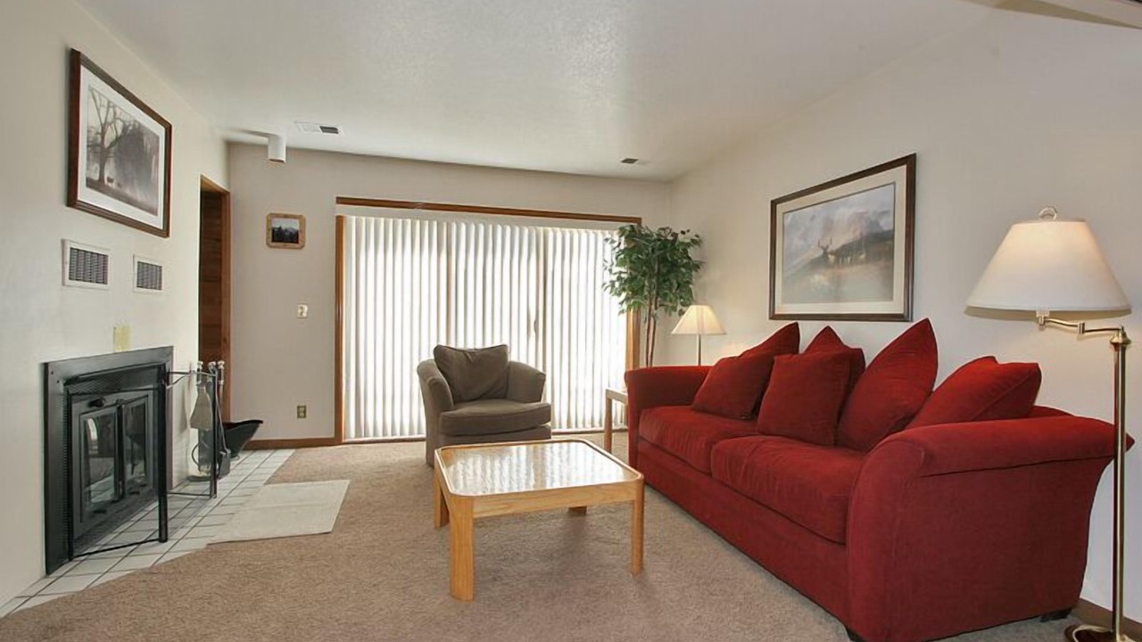 Photo of Livingroom in Summit Cove