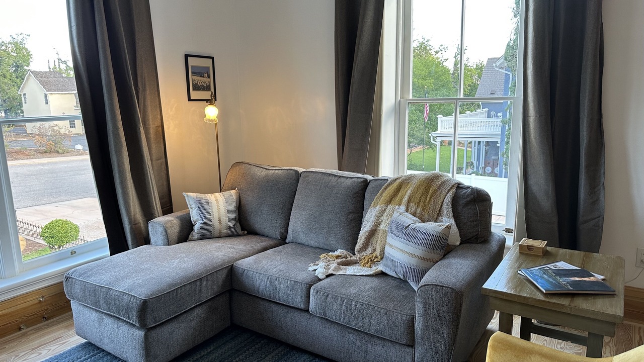 Photo of Livingroom in St. George Historic District