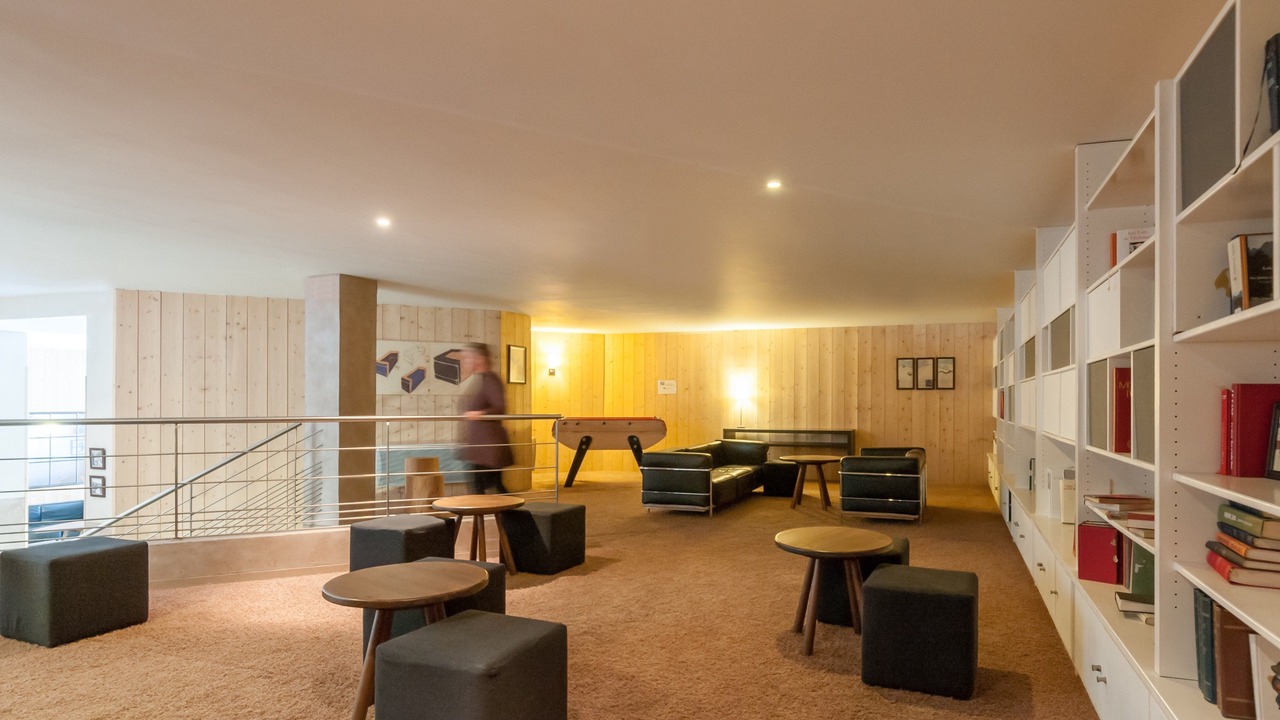 Photo of Others in Arc-1600