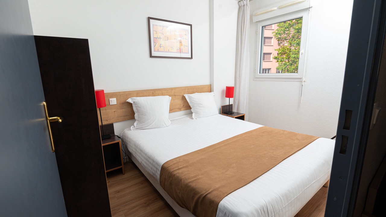 Photo of Bedroom in 8th Arrondissement