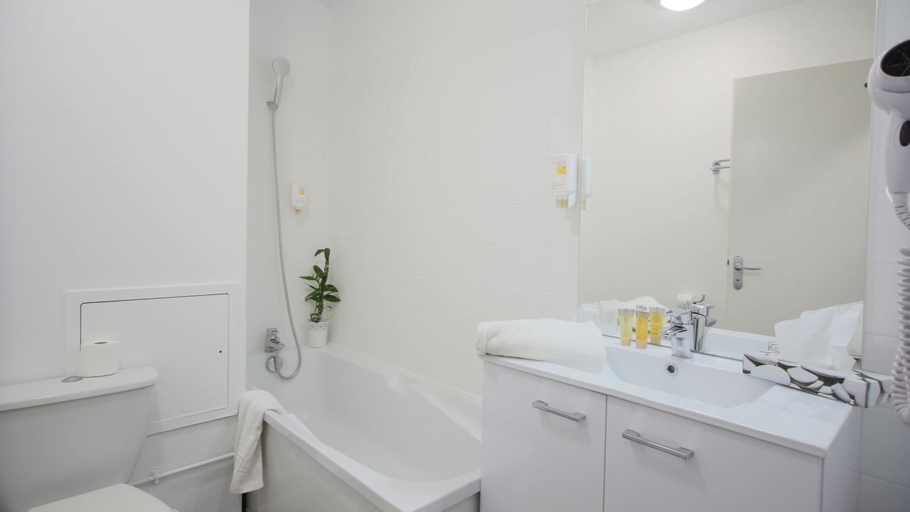 Photo of Bathroom in Fontaine-Bayonne-Cartoucherie