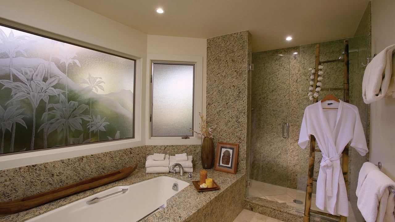 Photo of Bathroom in Historic Lahaina Front Street