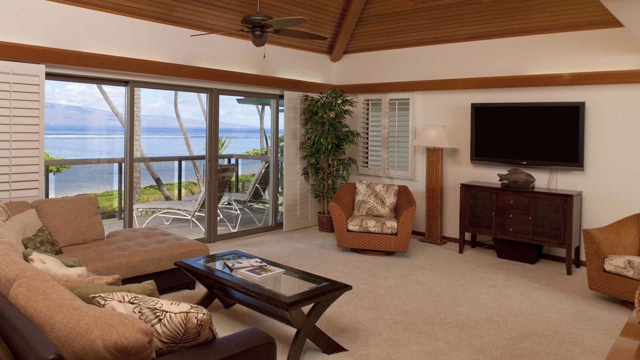 Photo of Livingroom in Historic Lahaina Front Street