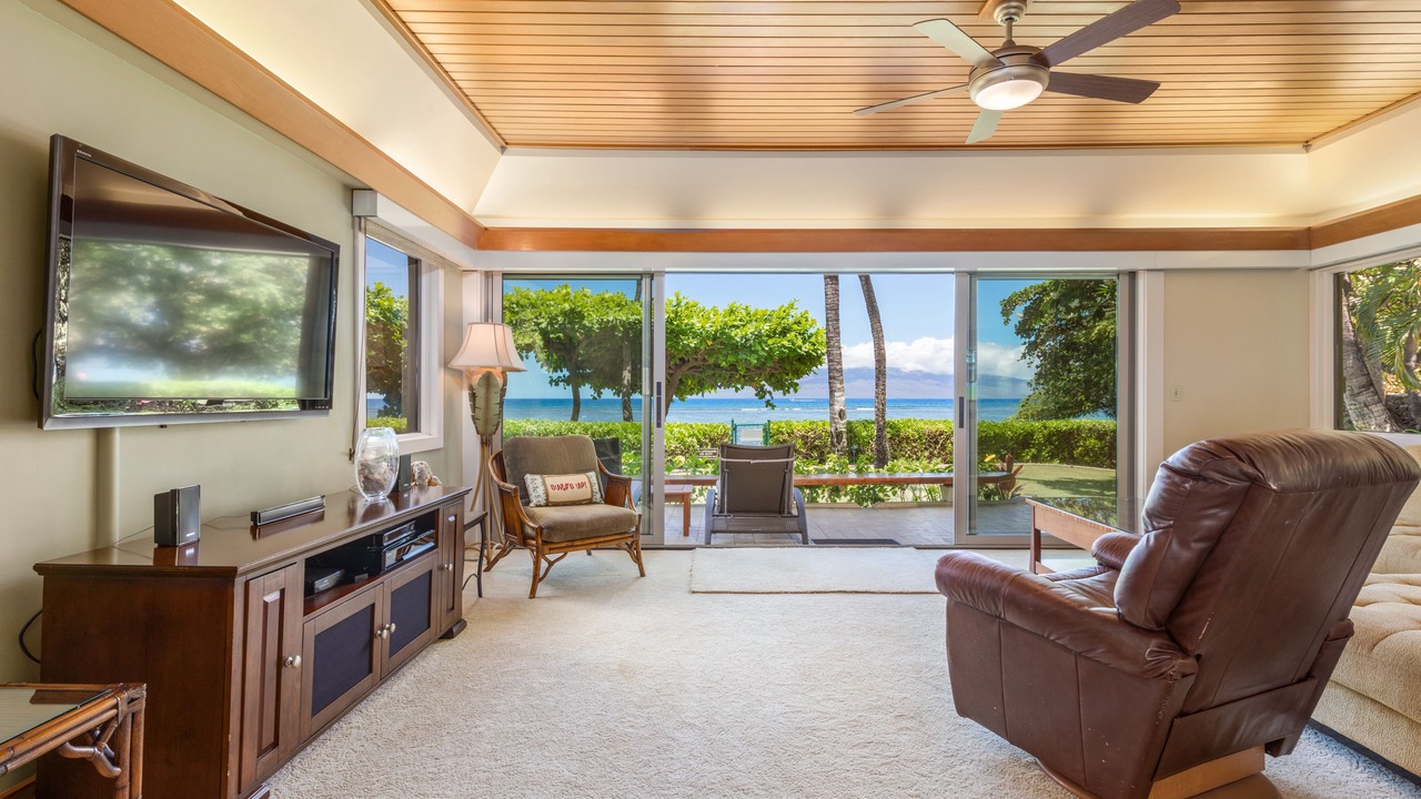 Photo of Livingroom in Historic Lahaina Front Street