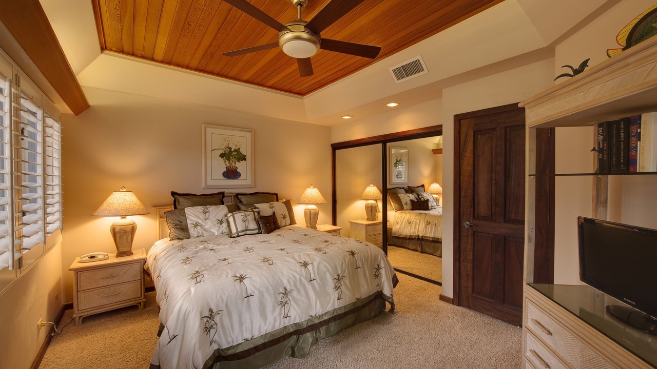 Photo of Bedroom in Historic Lahaina Front Street