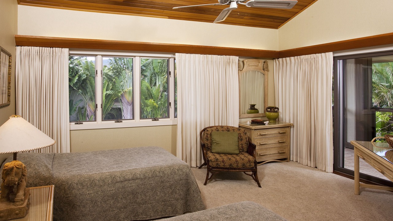 Photo of Bedroom in Historic Lahaina Front Street