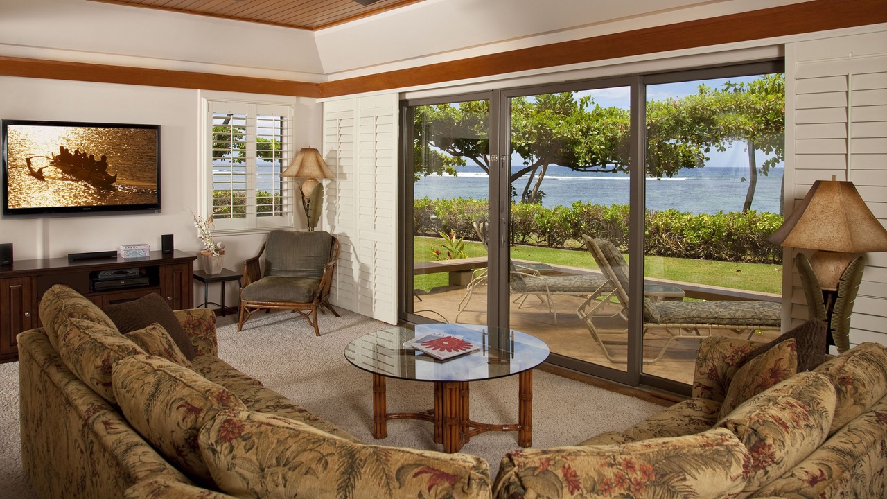 Photo of Livingroom in Historic Lahaina Front Street